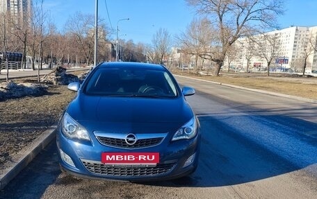 Opel Astra J, 2011 год, 850 000 рублей, 3 фотография