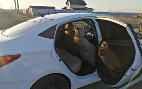 Hyundai Solaris II рестайлинг, 2015 год, 1 200 000 рублей, 8 фотография