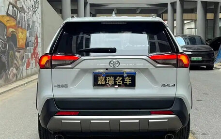 Toyota RAV4, 2025 год, 4 212 757 рублей, 3 фотография