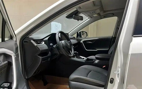 Toyota RAV4, 2025 год, 4 212 757 рублей, 5 фотография