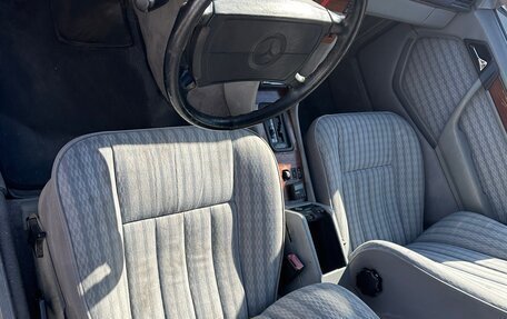 Mercedes-Benz E-Класс, 1995 год, 330 000 рублей, 11 фотография