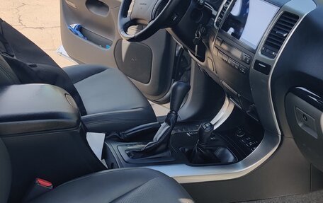 Toyota Land Cruiser Prado 120 рестайлинг, 2008 год, 3 000 000 рублей, 6 фотография