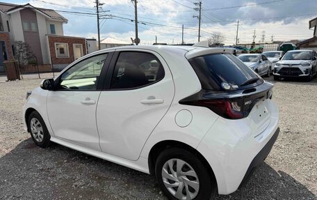 Toyota Yaris, 2022 год, 853 000 рублей, 2 фотография