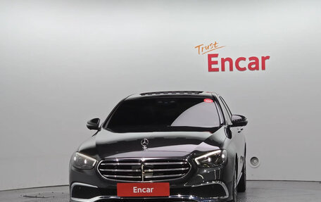 Mercedes-Benz E-Класс, 2022 год, 6 000 000 рублей, 3 фотография