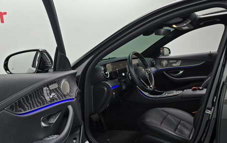 Mercedes-Benz E-Класс, 2022 год, 6 000 000 рублей, 10 фотография