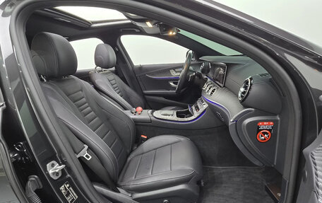 Mercedes-Benz E-Класс, 2022 год, 6 000 000 рублей, 11 фотография