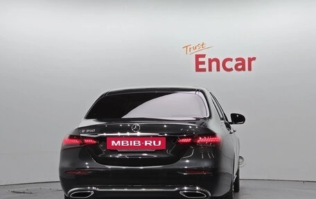 Mercedes-Benz E-Класс, 2022 год, 6 000 000 рублей, 4 фотография