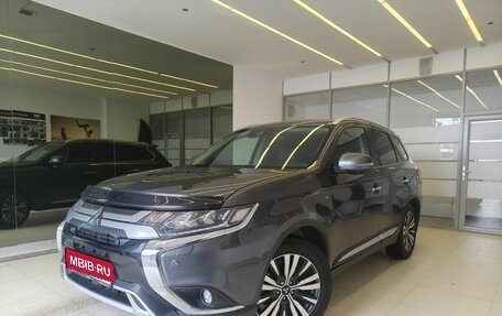Mitsubishi Outlander III рестайлинг 3, 2019 год, 2 990 000 рублей, 1 фотография