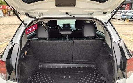 Toyota Yaris XP150 рестайлинг, 2022 год, 1 340 000 рублей, 13 фотография