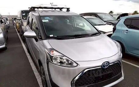 Toyota Sienta II, 2019 год, 1 600 000 рублей, 2 фотография