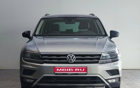 Volkswagen Tiguan II, 2018 год, 2 000 000 рублей, 2 фотография