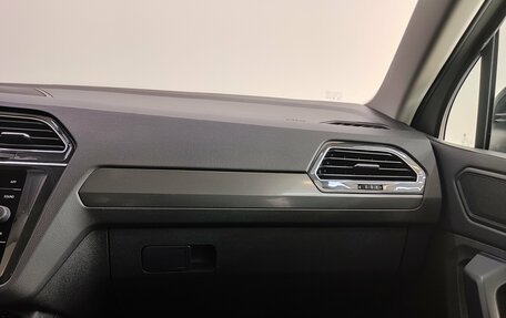 Volkswagen Tiguan II, 2018 год, 2 000 000 рублей, 12 фотография