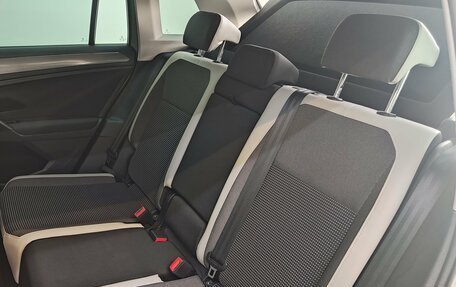 Volkswagen Tiguan II, 2018 год, 2 000 000 рублей, 18 фотография