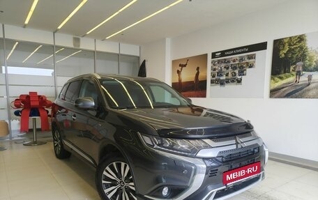 Mitsubishi Outlander III рестайлинг 3, 2019 год, 2 990 000 рублей, 3 фотография