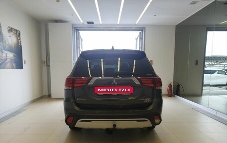 Mitsubishi Outlander III рестайлинг 3, 2019 год, 2 990 000 рублей, 5 фотография