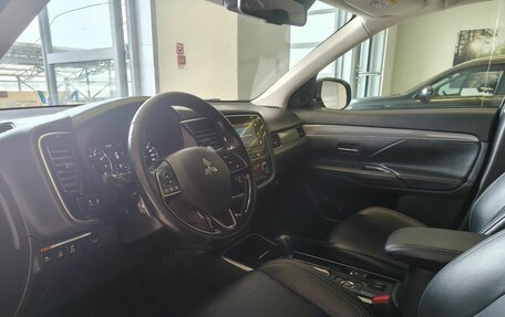 Mitsubishi Outlander III рестайлинг 3, 2019 год, 2 990 000 рублей, 7 фотография