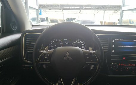 Mitsubishi Outlander III рестайлинг 3, 2019 год, 2 990 000 рублей, 9 фотография