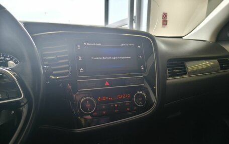 Mitsubishi Outlander III рестайлинг 3, 2019 год, 2 990 000 рублей, 12 фотография