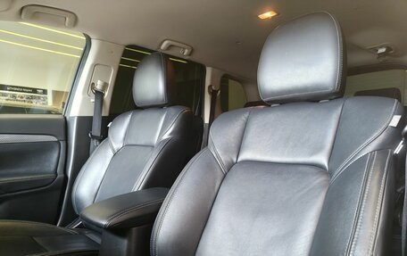 Mitsubishi Outlander III рестайлинг 3, 2019 год, 2 990 000 рублей, 13 фотография