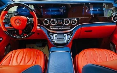 Mercedes-Benz Vito, 2023 год, 6 000 000 рублей, 10 фотография