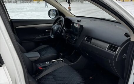 Mitsubishi Outlander III рестайлинг 3, 2012 год, 1 499 000 рублей, 7 фотография
