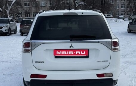 Mitsubishi Outlander III рестайлинг 3, 2012 год, 1 499 000 рублей, 6 фотография