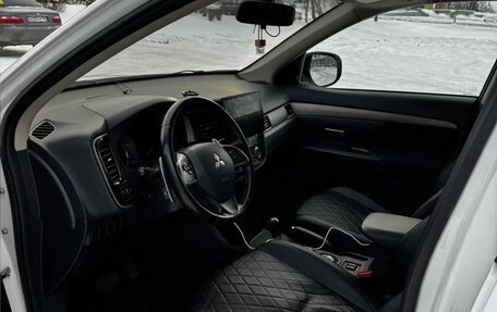 Mitsubishi Outlander III рестайлинг 3, 2012 год, 1 499 000 рублей, 9 фотография