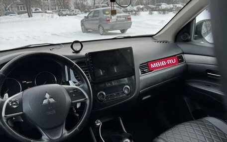 Mitsubishi Outlander III рестайлинг 3, 2012 год, 1 499 000 рублей, 11 фотография