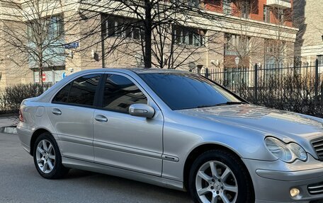 Mercedes-Benz C-Класс, 2004 год, 630 000 рублей, 2 фотография