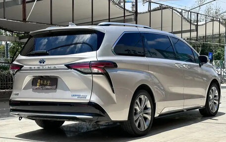 Toyota Sienna, 2023 год, 7 476 757 рублей, 4 фотография
