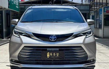 Toyota Sienna, 2023 год, 7 476 757 рублей, 2 фотография