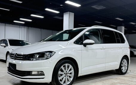 Volkswagen Touran III, 2022 год, 1 560 000 рублей, 3 фотография