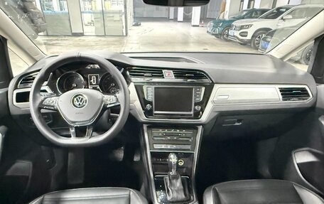 Volkswagen Touran III, 2022 год, 1 560 000 рублей, 10 фотография