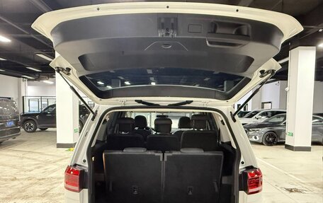 Volkswagen Touran III, 2022 год, 1 560 000 рублей, 9 фотография