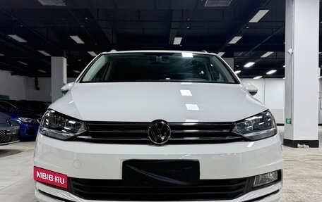 Volkswagen Touran III, 2022 год, 1 560 000 рублей, 4 фотография