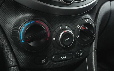 Hyundai Solaris II рестайлинг, 2015 год, 700 000 рублей, 13 фотография