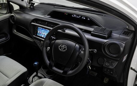 Toyota Aqua I, 2017 год, 999 000 рублей, 10 фотография