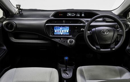 Toyota Aqua I, 2017 год, 999 000 рублей, 17 фотография