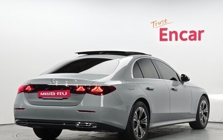 Mercedes-Benz E-Класс, 2024 год, 6 750 000 рублей, 3 фотография