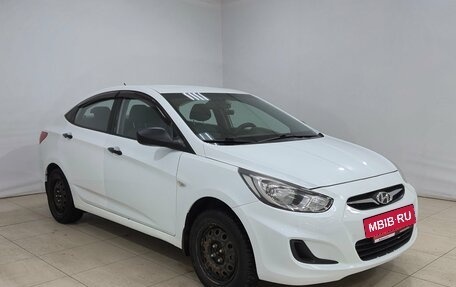 Hyundai Solaris II рестайлинг, 2013 год, 700 000 рублей, 3 фотография