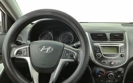 Hyundai Solaris II рестайлинг, 2013 год, 700 000 рублей, 11 фотография