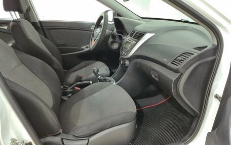 Hyundai Solaris II рестайлинг, 2013 год, 700 000 рублей, 13 фотография