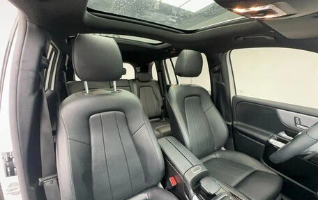 Mercedes-Benz GLB, 2022 год, 2 400 000 рублей, 11 фотография