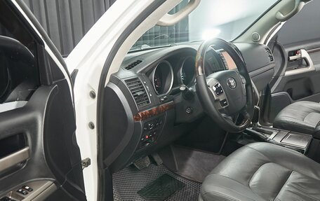 Toyota Land Cruiser 200, 2010 год, 3 199 000 рублей, 15 фотография