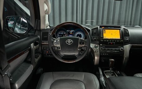 Toyota Land Cruiser 200, 2010 год, 3 199 000 рублей, 20 фотография