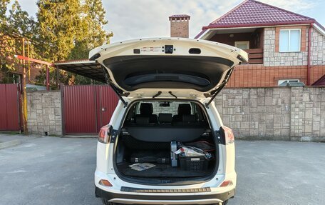 Toyota RAV4, 2015 год, 2 550 000 рублей, 4 фотография