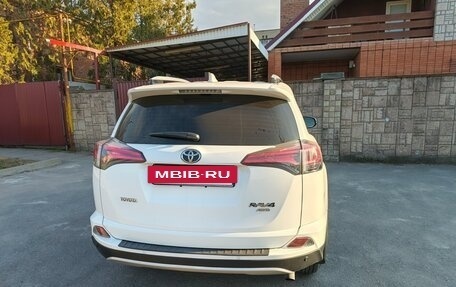 Toyota RAV4, 2015 год, 2 550 000 рублей, 6 фотография