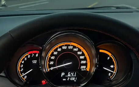 Toyota Yaris XP150 рестайлинг, 2022 год, 1 200 000 рублей, 16 фотография