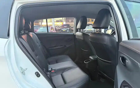 Toyota Yaris XP150 рестайлинг, 2022 год, 1 200 000 рублей, 11 фотография