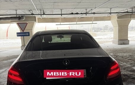 Mercedes-Benz E-Класс, 2019 год, 2 750 000 рублей, 4 фотография